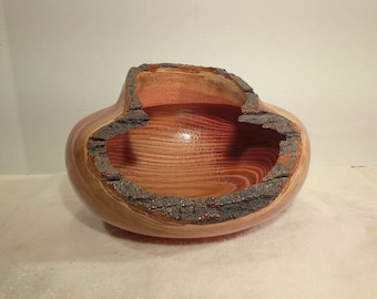 Vaas met natuurlijke rand: 9 x 6 inch (b x h)
