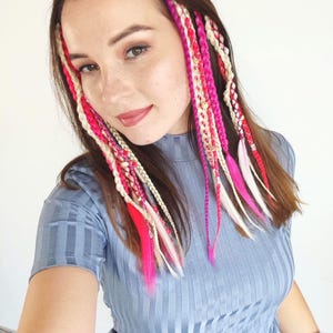 Pinke Zöpfe auf Haarclip, Clip in blonde Zöpfe und Dreadlocks, Musik Festival Zöpfe, Rave Outfit Puppe Frauen, Länge 40 cm, 16 Zöpfe 4 Clips