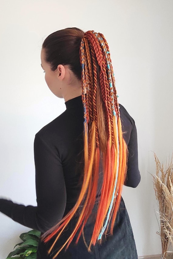 ロングドレッドヘアのポニーテールウィッグ、オレンジ色の編み込みヘア 