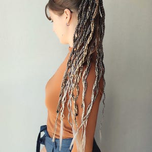 Curly braids extension on hair elastic, Boho long dreadlock ponytail dirty blonde, Wavy dread extension gray black, Length 24&quot;, Braids 15