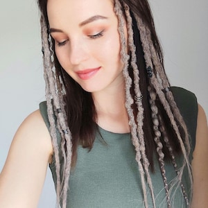 Clip in bumpy dreads gray, Boho hair extensions, Viking locks platinum blonde on hair clips, Length 19&quot;, 5 hair clips 10 dread ends