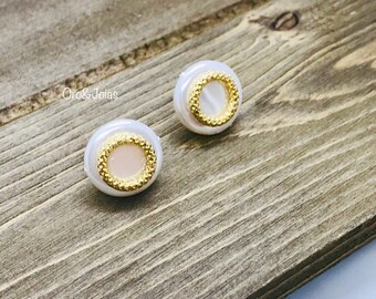 Flat Pearl and Gold Circle Earring, 18K Gold Plated Pearl with Gold Circle Earrings, White Pearl Earrings.