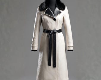Damtrenchcoat i läder med fuskpälskrage - Elegant lång vinterkappa - Designerytterkläder med skärp