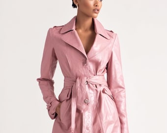Rosa lädertrenchcoat för kvinnor, lång vintage Y2K-stil, konstläderjacka, present till henne, handgjord statement, rosa kappa