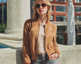 Damen Wildleder Bomberjacke - Vintage Style Camel Braune Lederjacke - Herbst Winter Oberbekleidung - Klassische Reißverschlussjacke