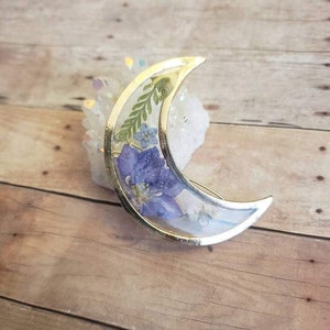 Crescent Moon Hair Clip. Gold Moon Phase Hair Accesory with Real Preserved Flowers