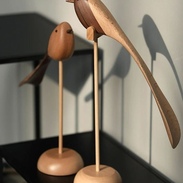 Sculpture d'oiseau, oiseau en bois fait main, oiseau nordique en bois, art du bois rustique, décoration de table, cadeau pour les amateurs d'oiseaux, ornements d'oiseaux en bois danois