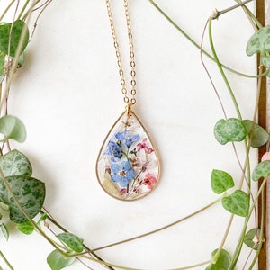 Preserved forget-me-not pendant necklace on 22k gold plated chain / boho chic / pressed flowers / jewellery / floral