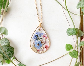 Preserved forget-me-not pendant necklace on 22k gold plated chain / boho chic / pressed flowers / jewellery / floral