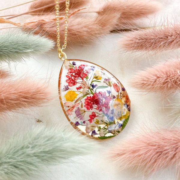Pressed wild flower necklace on 22k gold plated chain, botanical jewellery, resin, boho