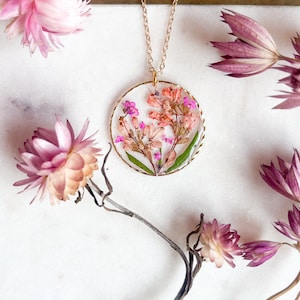 Pressed wild flower pendant necklace on 22k gold plated fine chain / boho chic / pressed flowers / jewellery / floral / birthday