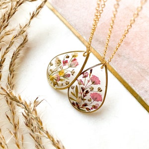 Preserved wild flower pendant necklace on 22k gold plated fine chain / boho chic / pressed flowers / jewellery / floral