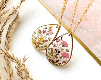 Collier pendentif fleurs sauvages préservées sur chaîne fine plaquée or 22 carats / boho chic / fleurs pressées / bijoux / floral