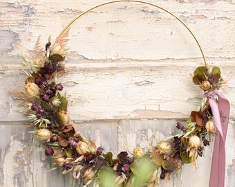 Dried flower wreath with dark star umbels