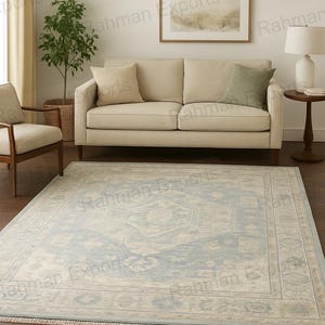 Hand-Knotted Wool Oushak Rug 8x10: Neutral Ivory Medallion Design