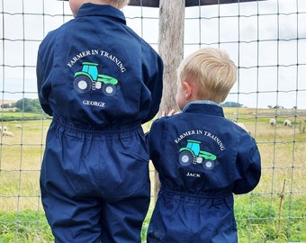 Cadeau d'anniversaire personnalisé pour agriculteur en formation salopette bleu marine pour enfants, ferme brodée bleu marine pour enfants tout en un, thème tracteur