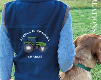 PERSONNALISÉ Brodé Kids Farmer in Training Navy Country Fleece Gilet Bodywarmer Cadeau d’anniversaire, Kids Navy Spring Farm Tractor Gilet