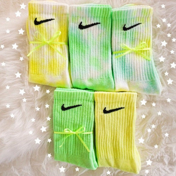 Tie Dye NIKE Socken - 'The Neon / Fluorescent Collection' - Neon Lime Grün und Neon Gelb Splattered und Block Farbe - Custom Made