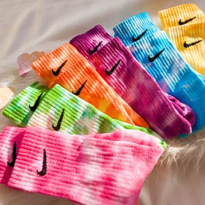 Calcetines NIKE Tie Dye - Colección Ripple Dye - Rojo, verde, morado, rosa, azul, melocotón, amarillo, turquesa - Hechos a medida