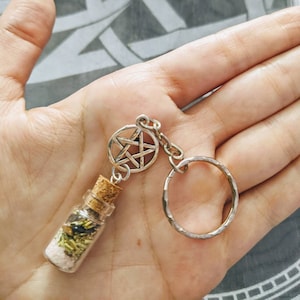Protection keychain, protection spell jar keychain, protection spell jar, Pentacle Keychain, Witchy Keychain, Wiccan Keychain, Pentacle