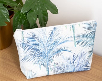 Triangle pencil case in organic fabric Blue Palmes