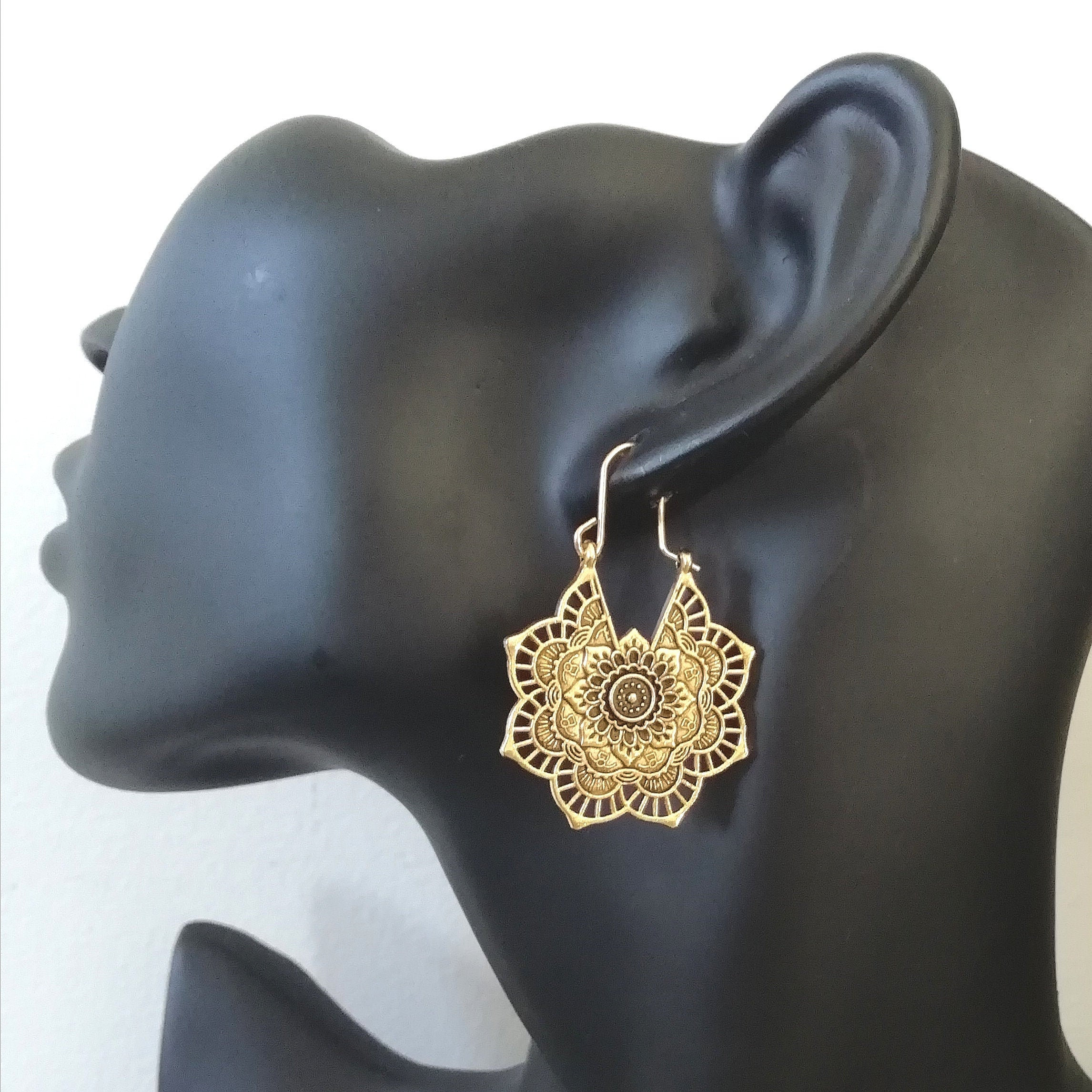 1 Pair of ETHNIC Boho BOHO FLOWERS Vintage Gold or Silver Earrings 30 x 42/44mm