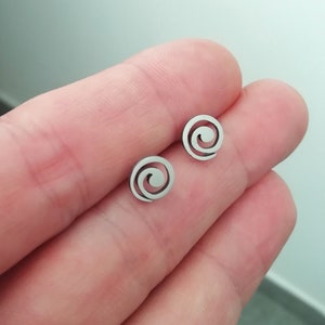 1 par de pendientes de acero inoxidable hipoalergénicos Vortex Spiral CHIPS de oro de 8 mm o plata de 7 mm Plata