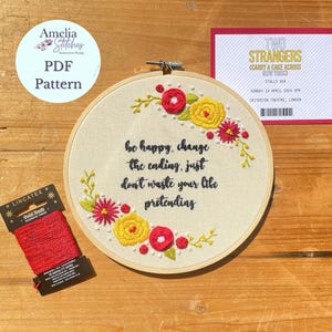 2人の見知らぬ人（ニューヨークをケーキで横断）にインスパイアされた刺繍PDFパターン - 「幸せになって、結末を変えよう」アメリア・スティッチーズ
