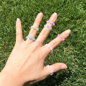 Pastel Daisy Ring - Customize/Personalize || daisy flower beaded ring || dainty pastel beaded ring || y2k aesthetic kpop flower ring 00's