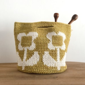 TAPESTRY CROCHET PATTERN. Daisies Tool bag. Modern Crochet.