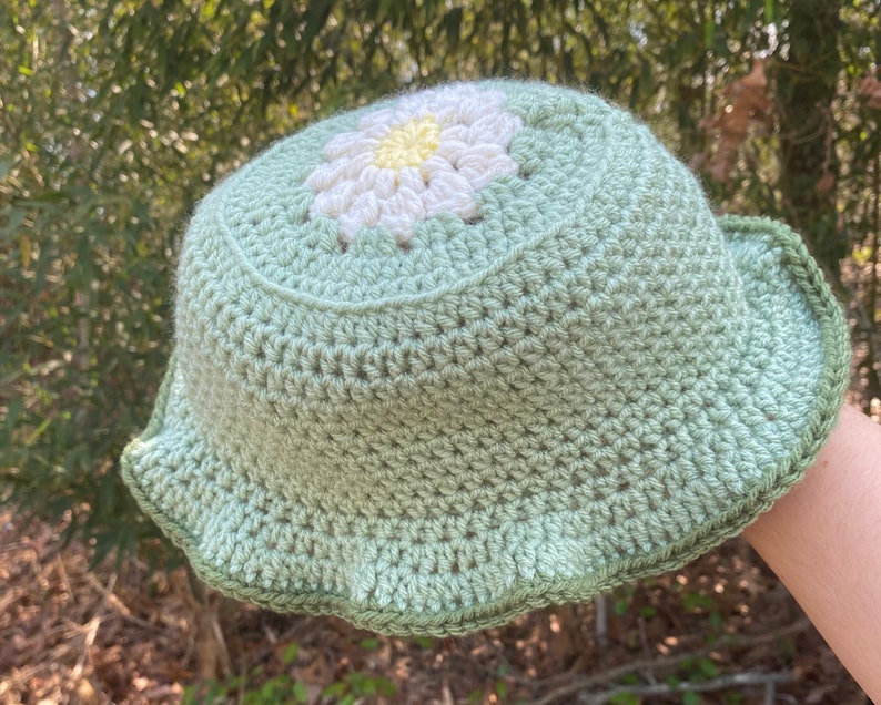 Crochet Daisy Bucket Hat