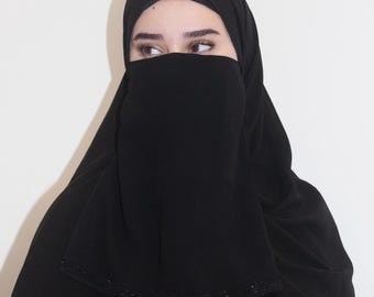 Demi-niqab noir orné de strass