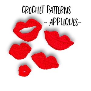 Puede incluir: Cinco labios rojos de ganchillo de diferentes tamaños, dispuestos sobre un fondo blanco. El texto "CROCHET PATTERNS - APPLIQUES -" está escrito encima de los labios.