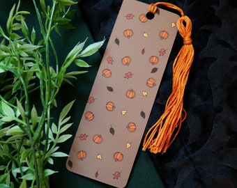 Cute fall pumpkins and leaves patterned bookmark ideal for those spooky reads | Dark academic decor and Halloween stationary