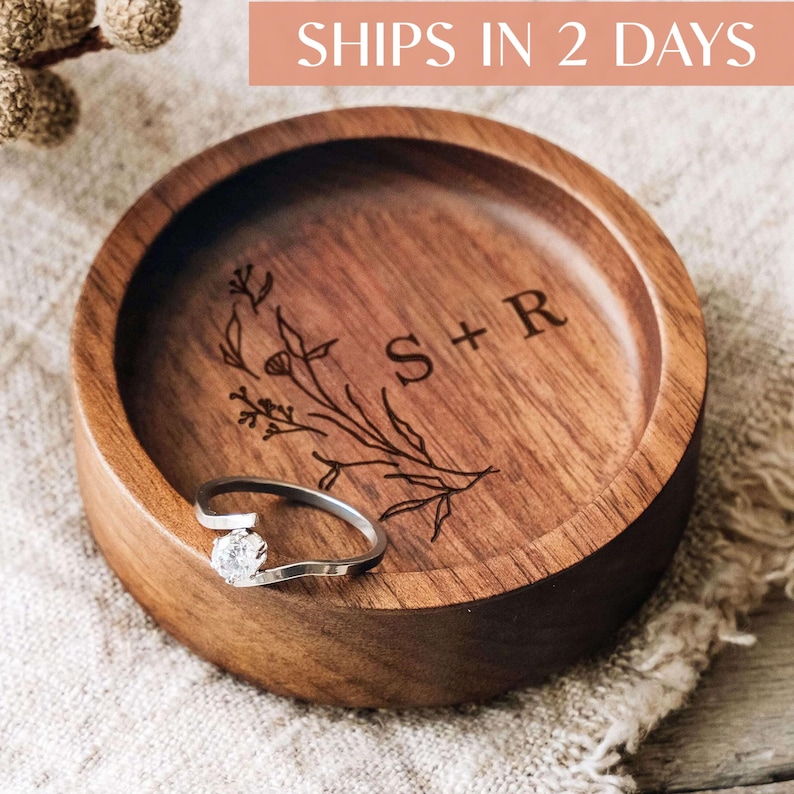 Custom Round Wood Ring Dish, Gift for Mom, Engagement Ring Holder, Wedding Ring Dish, Wedding Gift, Newlywed Gifts, 5th Anniversary Gifts