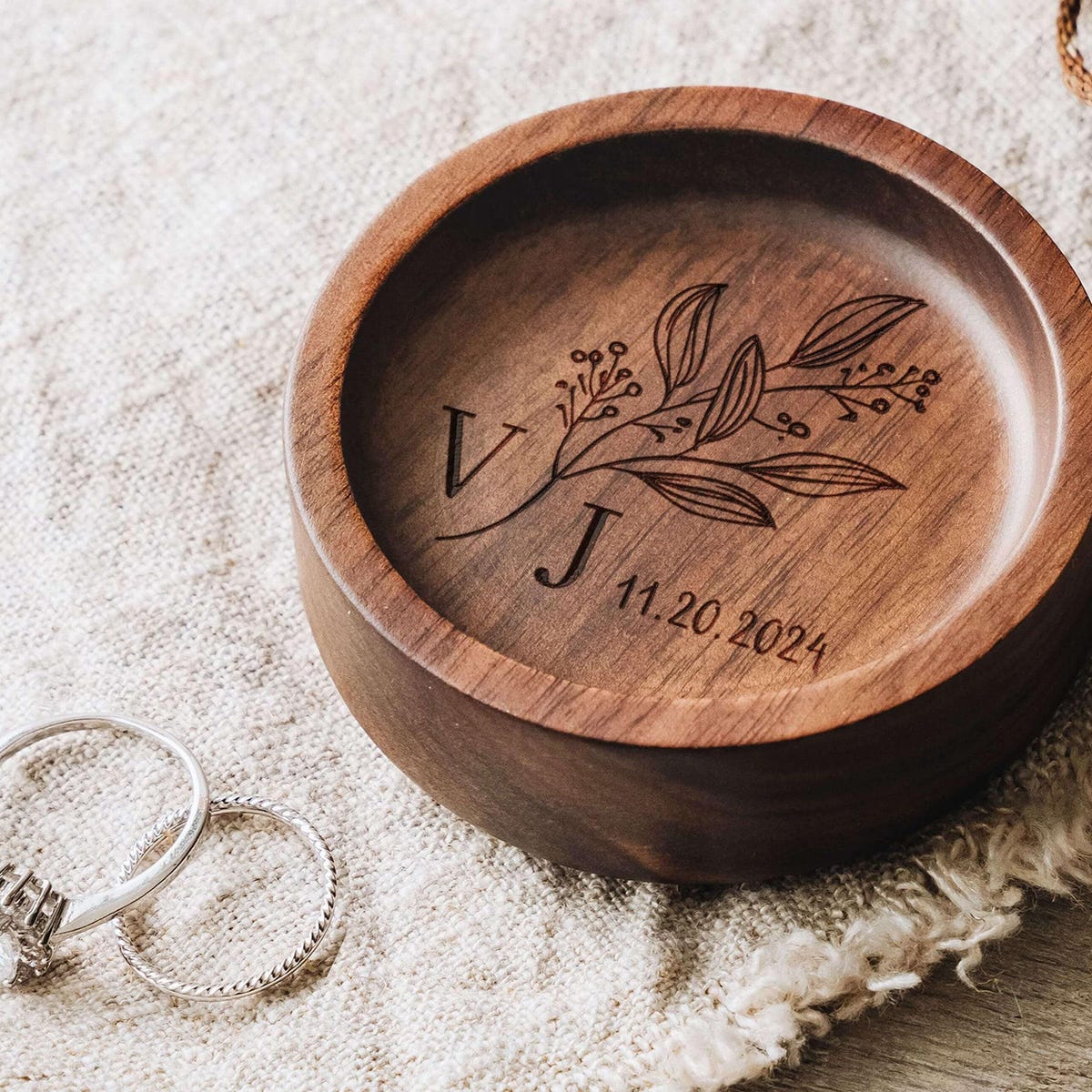 Wedding Walnut Wood Ring Dish, Custom Round Wood Ring Dish, Engagement Ring Holder, Wedding Ring Tray, Wedding Gift, Bridal Party Gift - Etsy