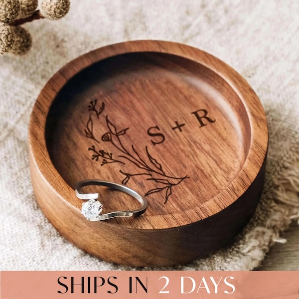 Bandeja para anillos de boda de madera de nogal, regalos para el 5.º aniversario, soporte de madera para anillos de compromiso, bandeja para anillos de boda, regalo de boda, regalo para la fiesta nupcial