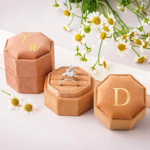 Portagioie in velluto a triplo scomparto, 21 colori, personalizzabile con anelli di fidanzamento, matrimonio, matrimonio o monogramma, ideale anche come portagioie per la proposta di matrimonio. immagine 7