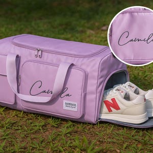 Bolsa de fin de semana personalizada para damas de honor, bolsa de gimnasio de nailon personalizada, bolsa de viaje para la fiesta de bodas. imagen 12