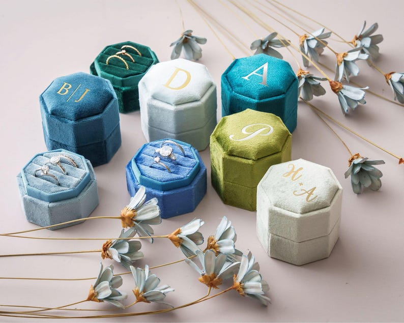 Gepersonaliseerde fluwelen ringdoos, huwelijksgeschenk, ringdoos met drie vakjes voor trouwringen, jubileumgeschenk, verlovingsringdoos, ringdoos voor de ringdrager bij een huwelijksaanzoek [W] afbeelding 8