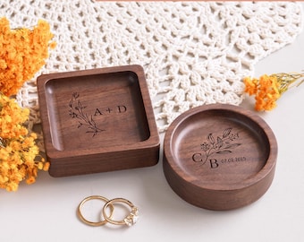 Wedding Walnut Wood Ring Dish, Custom Round Wood Ring Dish, Engagement Ring Holder, Wedding Ring Tray, Wedding Gift, Bridal Party Gift