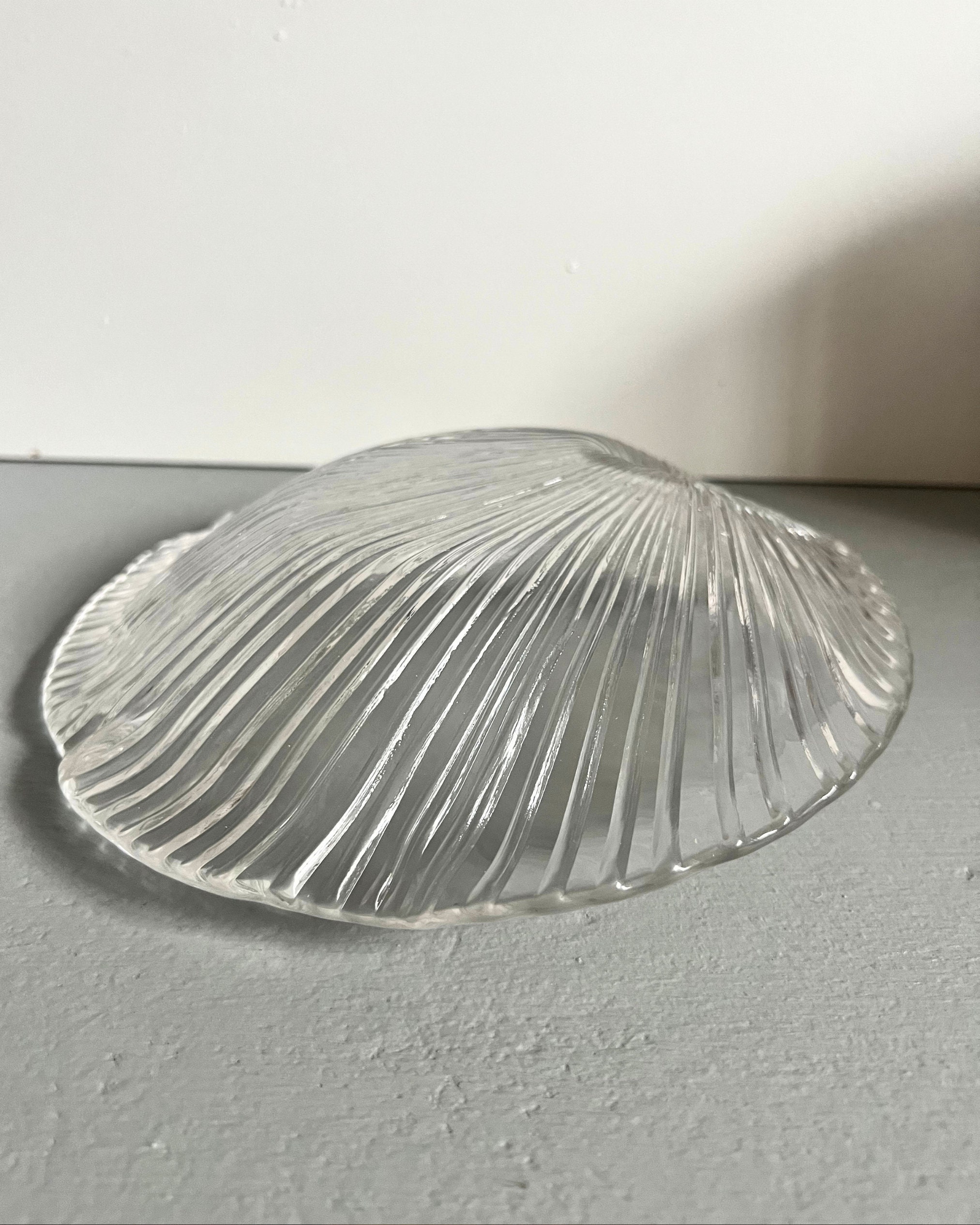 置物 Pukeberg Clam Shell Dish Eva Englund Set of 2 Vintage Pukeberg Glass Bowls: Swedish Clam Shell Dishes