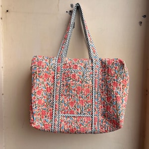 Gesteppte Duffle Tote Schulter Patch Tasche Baumwolle Handprint Floral Umweltfreundliche nachhaltige Tasche, Yoga Shopping Strand Künstler Boho Wochenendtasche