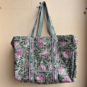 Sac fourre-tout matelassé à bandoulière en coton, empreinte de main, floral, écologique, durable, yoga, shopping, plage, artiste, boho, sac, week-end