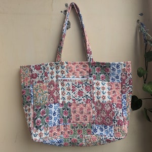 Grand sac fourre-tout à fleurs multicolore réversible en coton matelassé imprimé à la main Sac bohème fait main, respectueux de l'environnement, durable