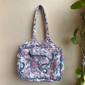 Gesteppte Duffle Tote Schulter Patch Tasche Baumwolle Handprint Floral Umweltfreundliche nachhaltige Tasche, Yoga Shopping Strand Boho Wochenende Laptoptasche