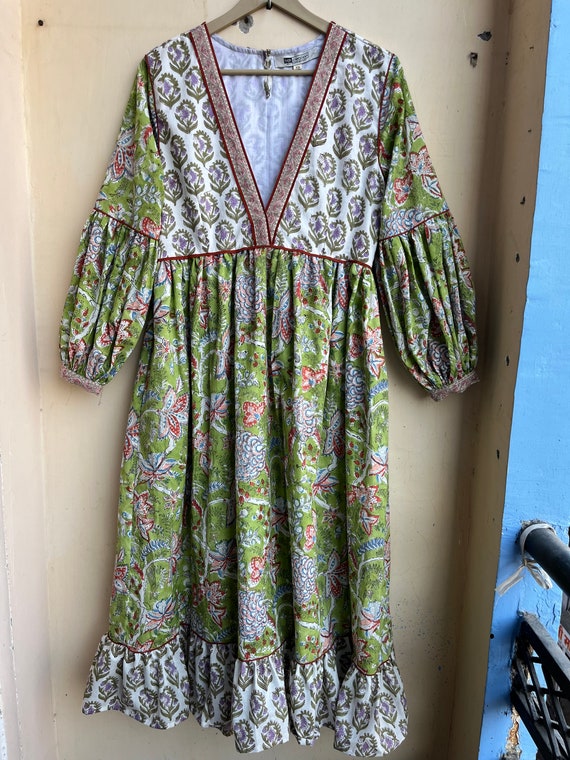 bohemian floral v neck dress Print Cotton Maxi Dress: Boho Summer Wood & Color:Maple/Cocoa Light Size Length Chest Waist normal VN22028 A-Line Wedding dress