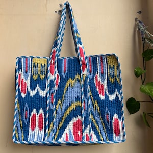 Bolso grande reversible de algodón acolchado con estampado floral multicolor, ecológico, sostenible, resistente, para compras de comestibles, hecho a mano, estilo bohemio.