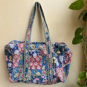 Sac fourre-tout matelassé à bandoulière en coton, empreinte de main, floral, écologique, durable, yoga, shopping, plage, artiste, boho, sac, week-end