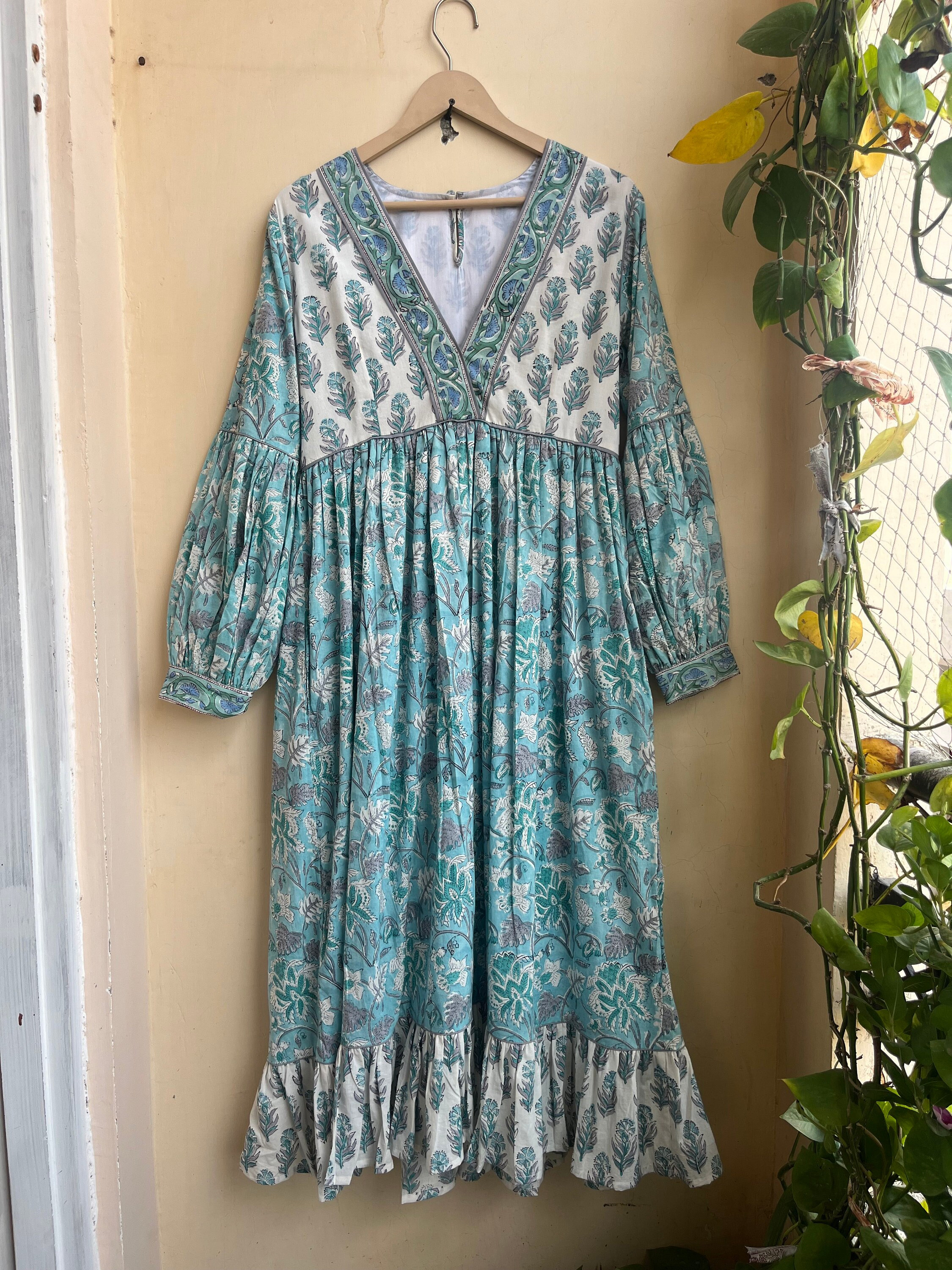 summer cotton floral dress Blue Midi Casual Dress: Carmen Blue Floral / XSmall and lighting conditions Color:Fiji Navy subcategory_Midi Dress The Comprehensive Guide to